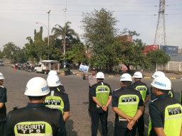 Satbinmas Polres Tanjung Perak Beri Pelatihan Kepada Petugas Satpam PT TPS