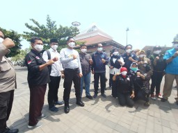 Polsek Semampir Bersama BNNP dan BNN Bagikan Masker Gratis Sekaligus Kampanye Anti Narkoba