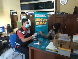 Pantau Kesehatan Personil Secara Berkala, Urkes Polres Tanjung Perak Gelar Kegiatan Jumat Sehat