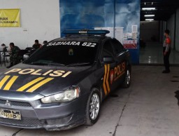 Polsek Krembangan Kawal Pengambilan Kekurangan Surat Suara