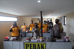 Kapolres Tanjung Perak Ikut Hadiri Vicon Pertemuan Netizen Bersama Wakapolda, Bahas Pengamanan Pilkada