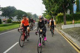 Jaga Kesehatan, Kapolres Tanjung Perak Gowes Bareng PJU & Kapolsek Jajaran