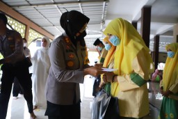 Kapolres Tanjung Perak Pimpin Peringatan Nuzulul Quran di Masjid Al Hidayah