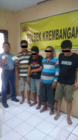 Polsek Krembangan Tangkap 4 Pelaku Judi Remi