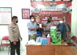 Polsek Kenjeran Berikan Bantuan Peralatan Penanganan Covid-19 di KTS