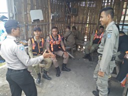 Polsek Asemrowo Laksanakan PAM Bangunan Liar Pasca Eksekusi