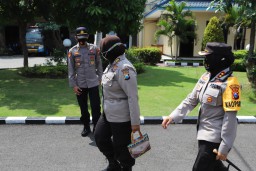 Kapolres Tanjung Perak Hadiri Konferensi Pers Kasus Perakitan Bom Ikan Yang Dipimpin Wakapolri