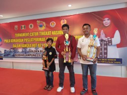 Anggota Polres Tanjung Perak Sabet Juara Pertama Turnament Catur HUT Ke-74 Korps Marinir