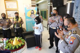 Kapolres Tanjung Perak Pimpin Tasyakuran Operasional Mobil Dinas Baru Satlantas