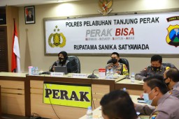Kapolres Tanjung Perak Pimpin Anev Mingguan, Bahas Upaya Menyukseskan 100 Hari Kerja Kapolri