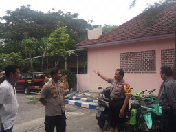 Wakapolres Tanjung Perak Pantau Bangunan TK Bhayangkari Usai Direnovasi