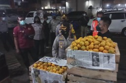 Kapolres Tanjung Perak Sidak Protokol Kesehatan di Pasar Buah Tanjungsari