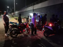 Hari Terakhir PSBB, Polres Tanjung Perak Tetap Gelar Patroli Skala Besar di Warkop & Cafe