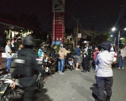Kasat Lantas Polres Tanjung Perak Bersama Polsek Kenjeran Pimpin Operasi Penertiban Balap Liar