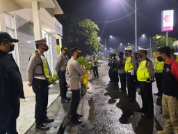 Wakapolres Tanjung Perak Lakukan Kunjungan Ke Pospam Suramadu Jelang Pergantian Tahun