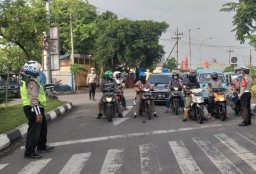 Unit Lantas Polsek Asemrowo Gelar Pengaturan Pagi & Sosialisasi Operasi Zebra Semeru