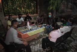 Babinkamtibmas Takal Kedinding Selesaikan Masalah Pencurian Burung Lewat Jalan Kekeluargaan