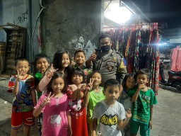 Babinkamtibmas Krembangan Utara Sampaikan Pesan Positif Bahaya Bermain Petasan