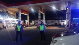 Polsek Semampir Gelar Patroli Malam di SPBU, Himbau Waspada Uang Palsu