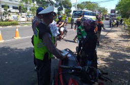 Polsek Krembangan Gelar Operasi Zebra Semeru di Jalan Demak