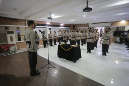Kapolres Tanjung Perak Pimpin Upacara Sertijab Sejumlah Pejabat Utama & Kapolsek Jajaran