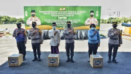 Kapolda Jatim Lepas Distribusi Daging Qurban Door to Door untuk Masyarakat Terdampak Covid-19