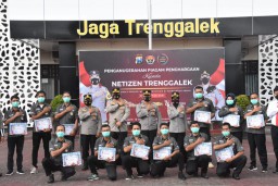 Berikan Penghargaan Kepada Sejumlah Netizen, Kapolres Trenggalek: Aktif Edukasi Bijak Bermedsos