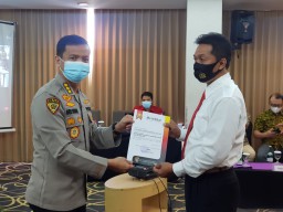 Nilai Sempurna Diraih Personil Polda Jatim pada Pelatihan Kemampuan Linguistik Forensik Bagi Penyidik Polri