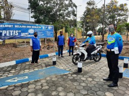 Inovasi " PETIS " Polres Pamekasan, Permudah Masyarakat Untuk Mendapatkan SIM