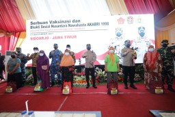 Sinergitas TNI-Polri, Alumni AKABRI 98 Nawahasta Gelar Vaksinasi dan Baksos di Seluruh Nusantara