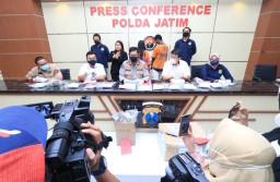 Pasangan Kekasih, Pengedar Sabu Jaringan Malaysia Diringkus Polda Jatim