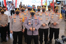 Selain Tinjau Vaksinasi, Kapolri Saksikan Langsung Donor Plasma Konvalesen