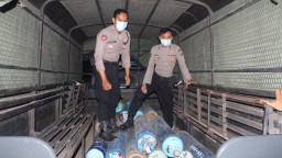 Demi Kemanusiaan, Polisi Bantu Distribusi Oksigen ke Rumah Sakit di Kabupaten Gresik
