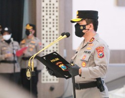 Kapolda Jatim Pimpin Sertijab Pejabat Utama dan Kapolres Dengan Prokes Ketat
