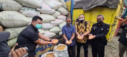 Satreskrim Polres Blitar Kota Kawal Bantuan Jagung dari Presiden RI untuk Suroto Peternak Asal Blitar
