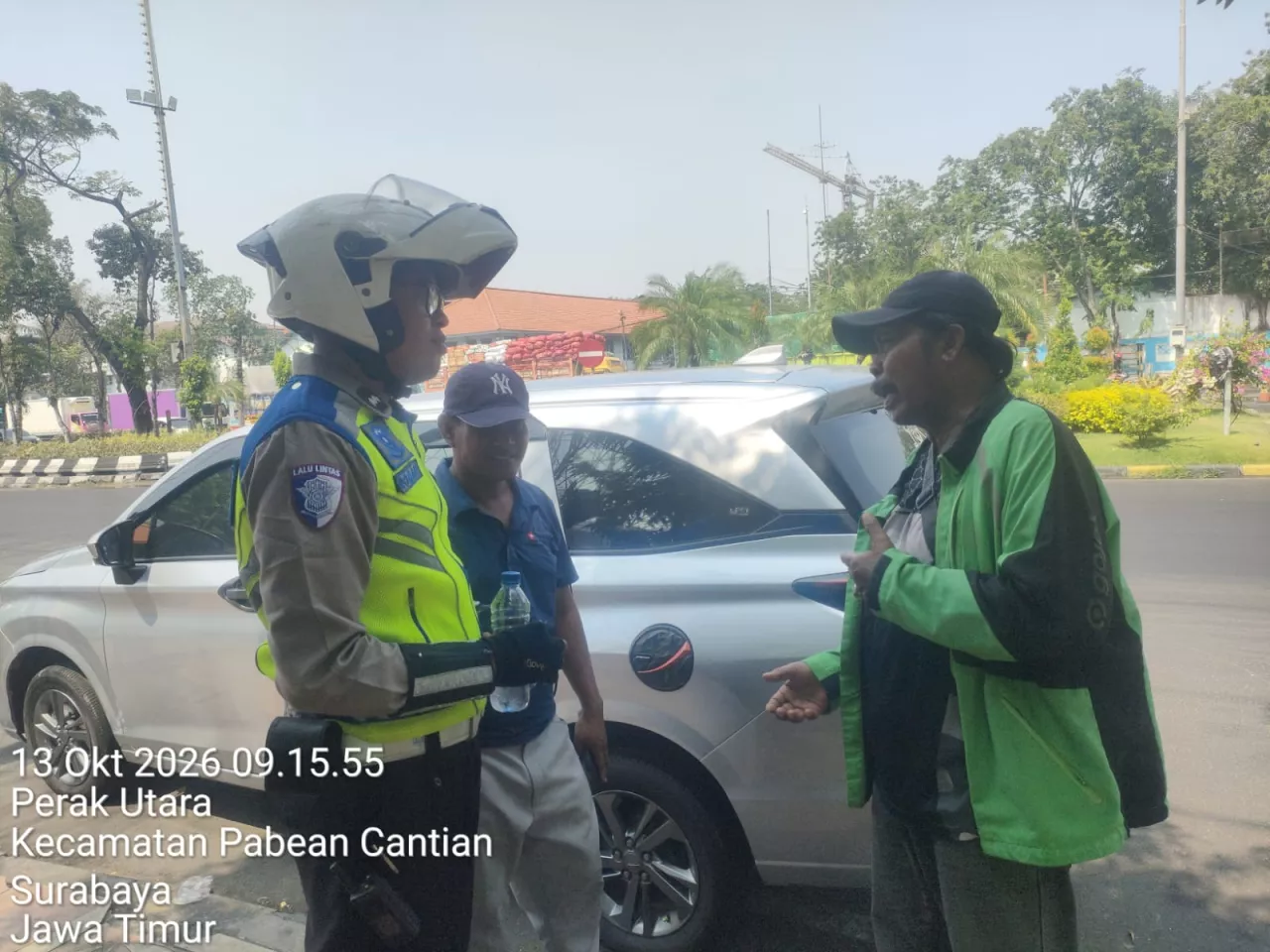 Satlantas Polres Pelabuhan Tanjung Perak Sosialisasikan Tertib Berlalu Lintas kepada Masyarakat